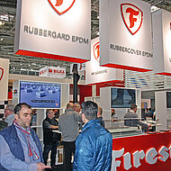 Firestone: EPDM-Dachbahn und erstmals Dämmung für Dach und Wand