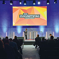 Creaton: Zukunftstag für Dachdecker und Zimmerer 