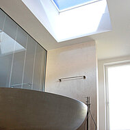 Energiemanagement mit Tageslichtsystemen und Gebäudesteuerungen