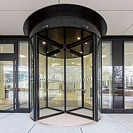 emco: Auf sicherem Weg ins Gebäudeinnere 