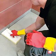 SCHOMBURG: Fliesenkleber und Fugenmörtel in einem