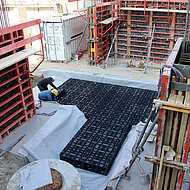 Regenwasserversickerungsanlage unter einer Tiefgarage: Flach, flexibel und funktionell