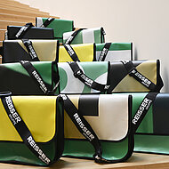 Reisser: Aus Werbebanner werden Upcycling-Taschen