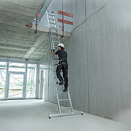 Günzburger Steigtechnik: Dreiteilige TRBS-konforme Mehrzweckleiter