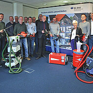 BG BAU: Azubis mit staubarmer Technik vertraut machen