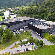 HUECK: Festspielhaus Erl beeindruckt mit markanter Fassadenform und -optik