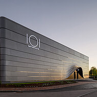 Energieeffiziente Fassadenarchitektur am „Eatrenalin“ im Europa-Park Erlebnis-Resort