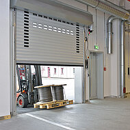 Schnelle, gedämmte und wirtschaftliche Rolltore