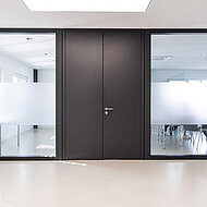 Möbel und Türen Hand in Hand