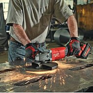 Milwaukee: Zweihand-Winkelschleifer erweitert die Serie »M 18 Fuel«