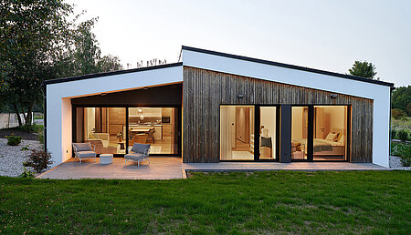Holzhaus-Pionier setzt auf PVC-Fensterprofile