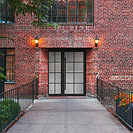 Urbaner Industrie-Look: Haustürfüllungen im Loftdesign