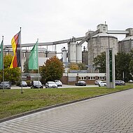 HeidelbergCement: Die Qualität fest im Blick: Neuer Produktionsleitstand mit flexibel nutzbarer Großbildwand erleichtert präzise Überwachung von Anlagen und Herstellungsprozessen