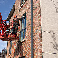 ABS Safety: Sicher angegurtet im Arbeitskorb