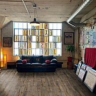 Holz Design Moers: Neupositionierung des Laminatbodens mit neuer Kollektion