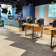 Deutsche Steinzeug | Agrob Buchtal: Shopkonzept mit trocken verlegten Keramikfliesen schnell umgesetzt