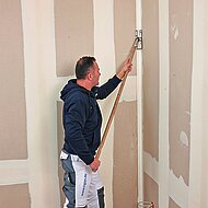 Saubere Wand- und Deckenabschlüsse – Handling von Kantenschutzlösungen weiter vereinfacht