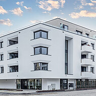 JOMA: Wenn der Jalousiekasten gleich mit Engadiner Laibung geliefert wird