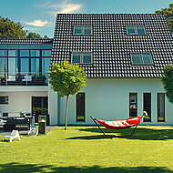 Gebr. Laumans: Ein neues Dach lohnt sich doppelt - Fördermaßnahmen zur Energieeinsparung