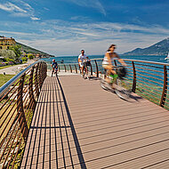 NATURinFORM: Auf massiven Dielen den Gardasee entdecken