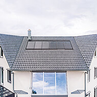 Erlus: Regensicherheit bei flach geneigten Dächern