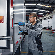 Robert Bosch: Effizientes Nieten im Akku-Betrieb