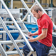 Hymer: Arbeitssicherheit durch bedarfsgerechte Steigtechnik erhöhen