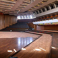 PALLMANN: Natürlicher Oberflächenschutz für Veranstaltungssaal