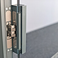 BaSys: Versteckte Beschlagtechnik für Glastüren