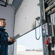 Sicherheit an erster Stelle: Professionelle Prüfung von kraftbetätigten Fenstern, Türen und Toren