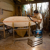 Bosch: Profi-Elektrowerkzeuge geben nachhaltigen Surfbrettern den letzten Schliff