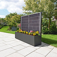 Attraktiver Pflanzkasten mit integriertem Solarpanel 