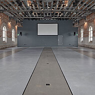 StoCretec: Alter Lokschuppen hat jetzt Terrazzo-Schienenbett