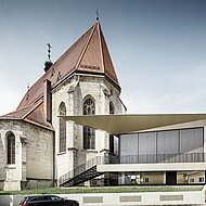 Ein Pfarrzentrum mit Knick, Prefalz und PREFABOND - Ein rundum gelungenes Ensemble aus Alt und Neu 