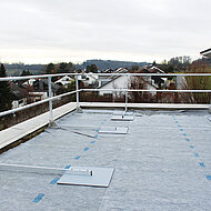 ZinCo: Für einen sicheren Arbeitsplatz auf dem Flachdach