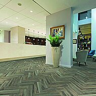 Aspecta: Neue Fischgrät-Optiken mit Stil und technischer Raffinesse