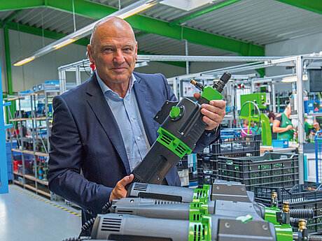 Sicher durch bewegte Zeiten: Traditionsunternehmen feiert Jubiläum