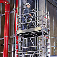 Altrex: Mobiles Fahrgerüst steht wie ein Turm