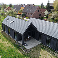 Rathscheck: Modern-reduzierter Stil mit hochwertigem Schieferdach 