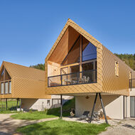 Großflächige Fenstersysteme für die »Goldenen Häuser«