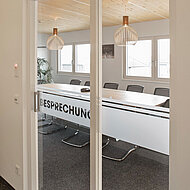 Simonswerk: Bandsystem für Transparenz und Durchblick