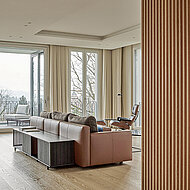 Holzinterieur mit raumwarmer Oberflächenstruktur