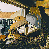 Erdaushub als wichtiger Rohstoff für die Ziegelproduktion