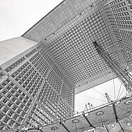 Hinterschnittanker für La Grande Arche: Fassadenbau in der vierten Dimension