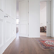 ECLISSE: Wandbündiges Türsystem für moderne Stadtvilla in Venetien