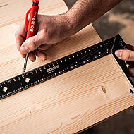 Schreinerwinkel f&uuml;r pr&auml;zises Messen und Anrei&szlig;en