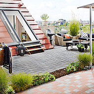 Dachschiebe- und Balkonausstiegsfenster bieten viel Tageslicht und einen XXL-Ausblick