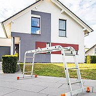 Krause-Werk: Einhand-Bediensystem für Gelenkleitern