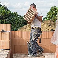 Ziegelwerk Bellenberg: Zwei Mauerziegel auf der Höhe der Zeit
