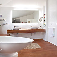 AURO: Badezimmer streichen und edle Flächen mit rein mineralischen Kalk-Produkten gestalten